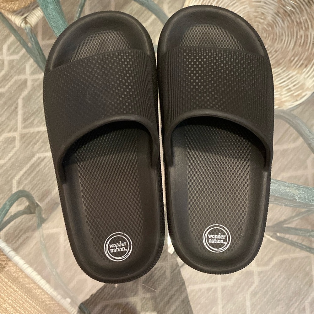 Girls WONDER NATION Pillow Slip on Shoes Black size 13 NWOT